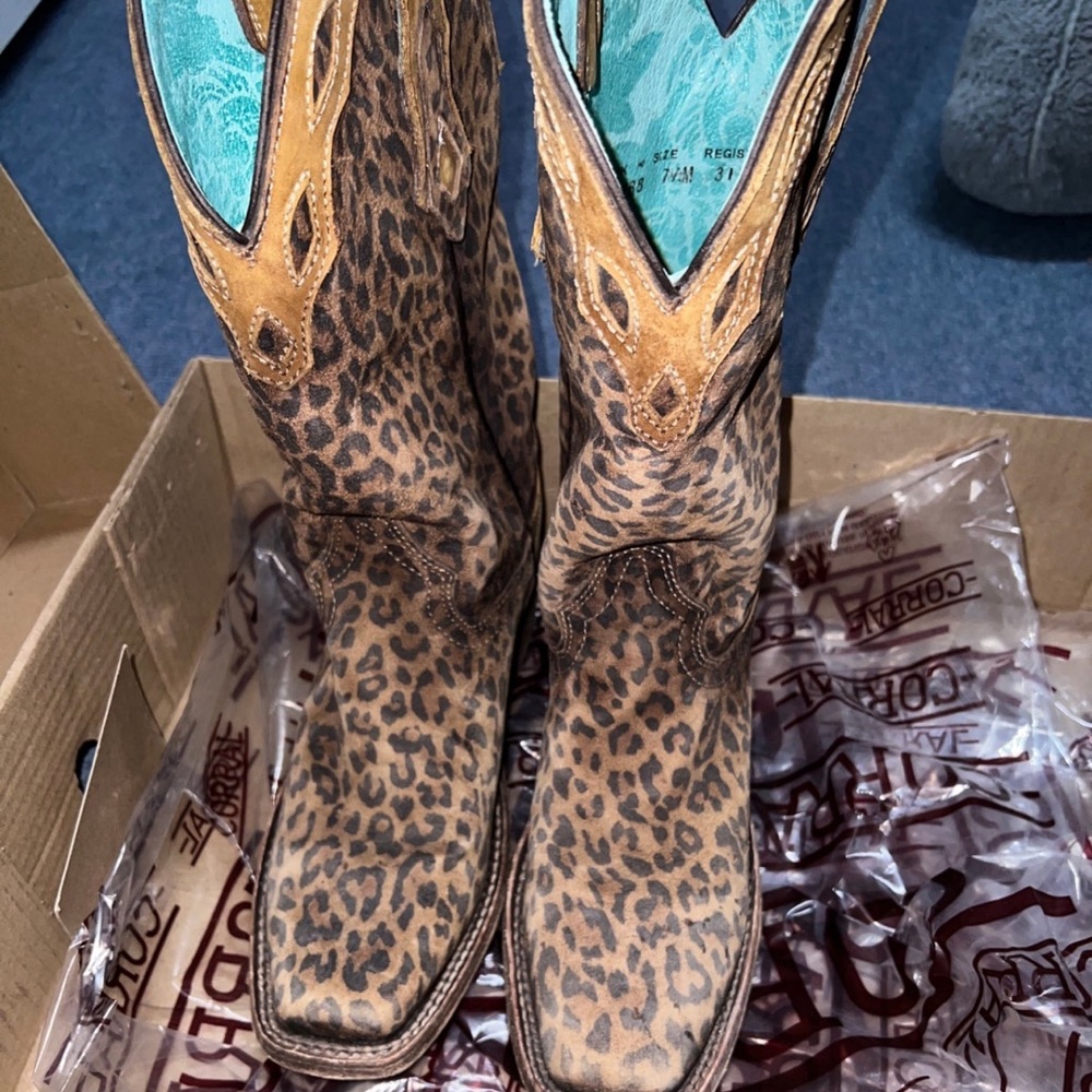 Corral leopard boots size 7 1/2